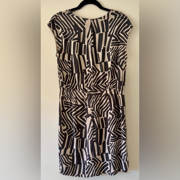 Ann Taylor Loft Geometric Print Shift Dress in Black/Cream Women’s Size Medium - Picture 3 of 7